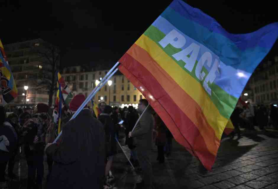 Ma cosa significa, esattamente, "fuori la guerra dalla storia"?