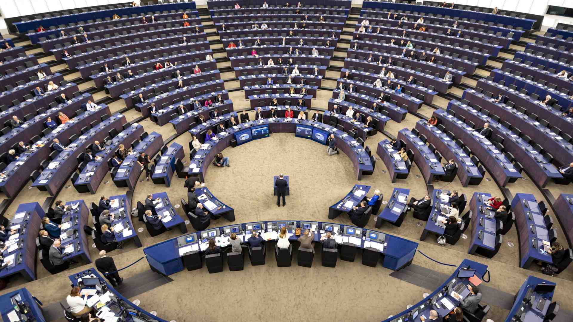 FdI, Lega e M5s si astengono sul testo del Parlamento europeo contro le ingerenze russe