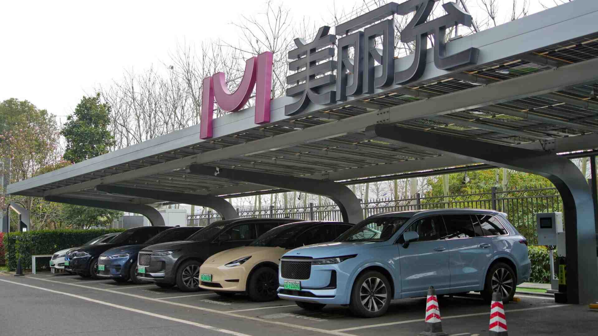 Le strade per governare l’ascesa cinese nell’auto elettrica