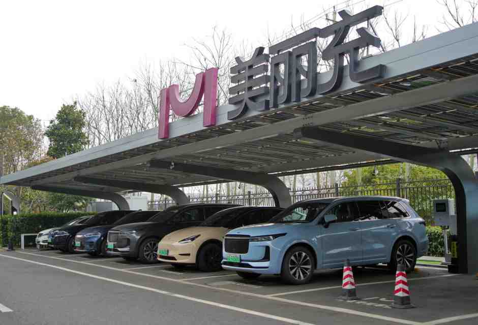 Le strade per governare l’ascesa cinese nell’auto elettrica