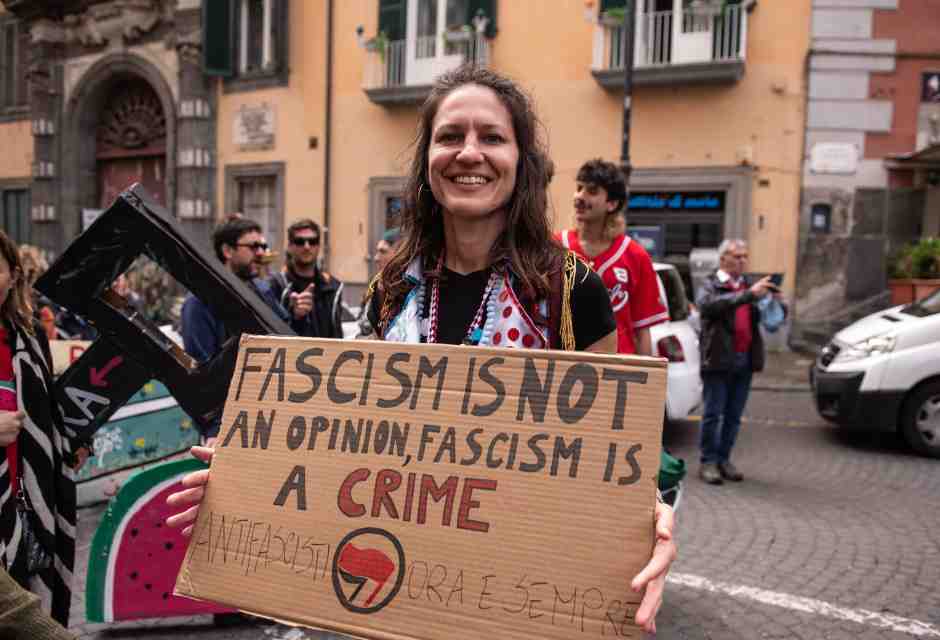 Più che all’antifascismo, sarebbe utile soffermarsi sul vero significato di fascismo