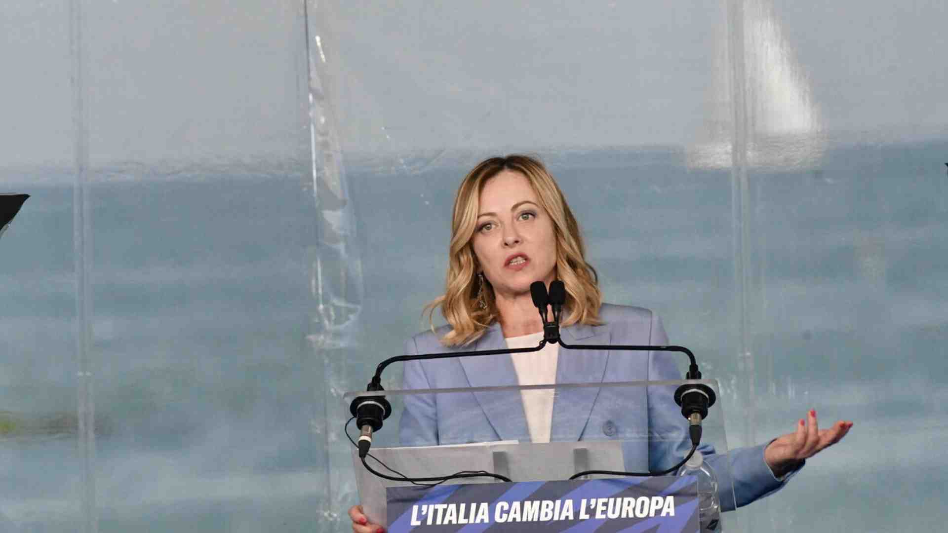 Ecco il bonus tredicesime di Meloni: 100 euro ai redditi sotto i 28 mila euro, ma a gennaio