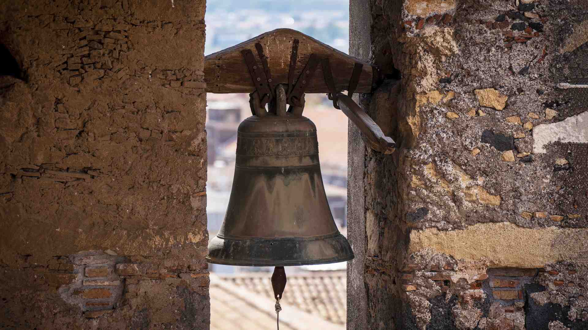 È la Chiesa che è rimasta indietro o è il mondo che corre troppo?