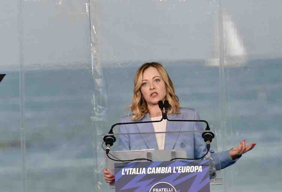 Ecco il bonus tredicesime di Meloni: 100 euro ai redditi sotto i 28 mila euro, ma a gennaio