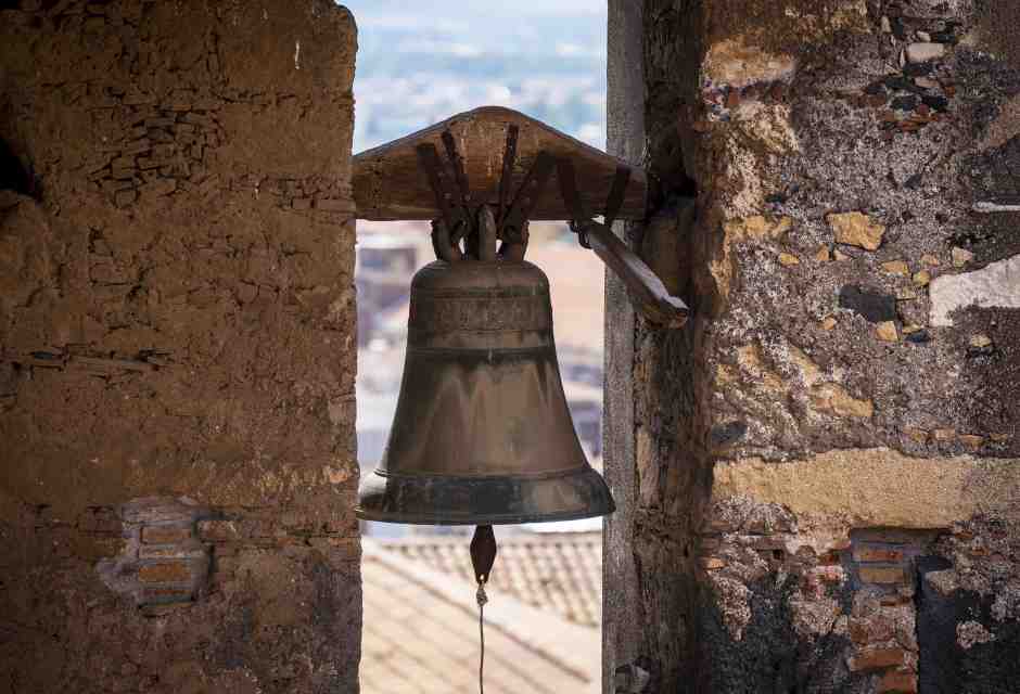 È la Chiesa che è rimasta indietro o è il mondo che corre troppo?