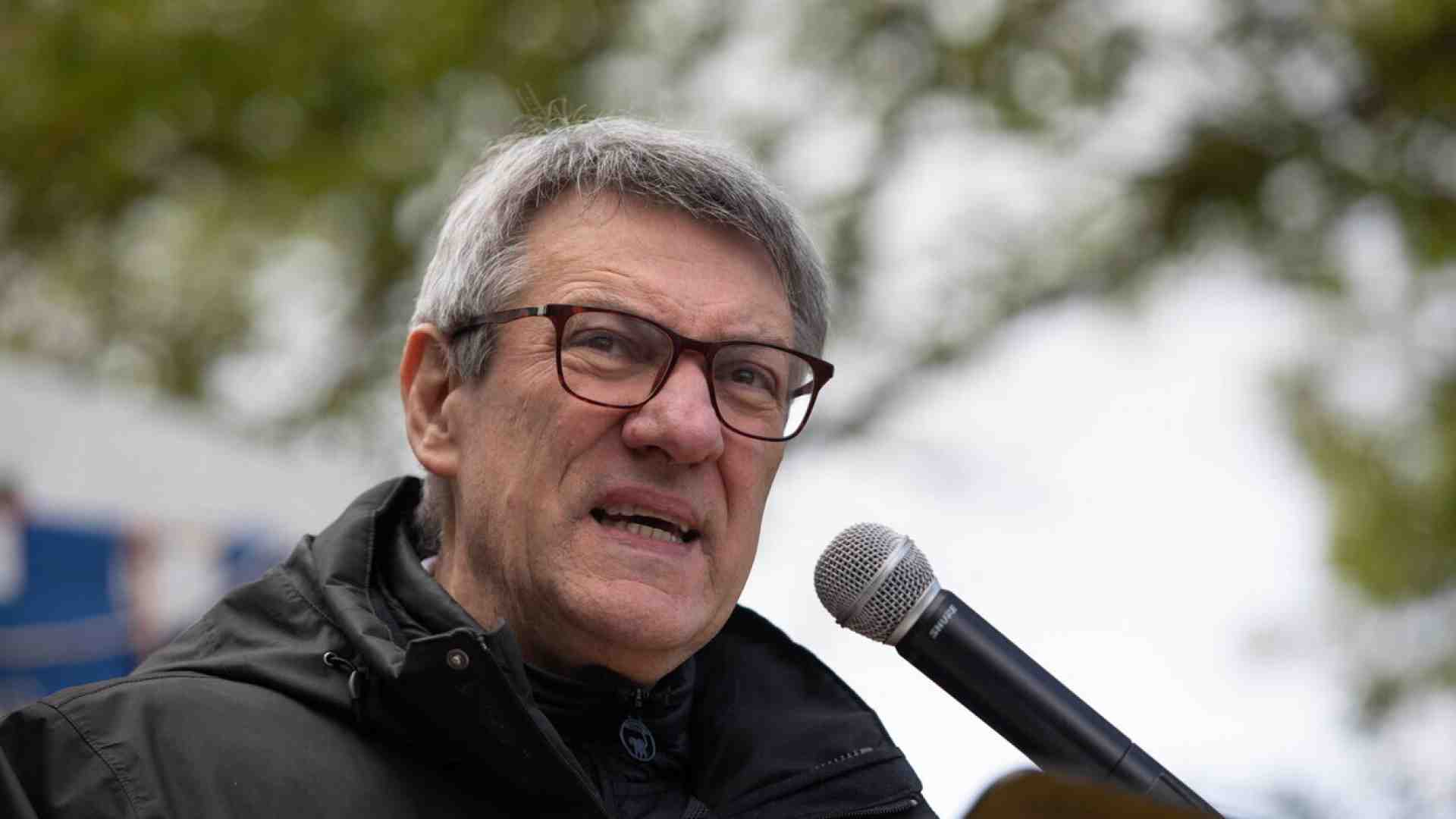 Il negazionismo ideologico di Landini e la crisi del sindacato