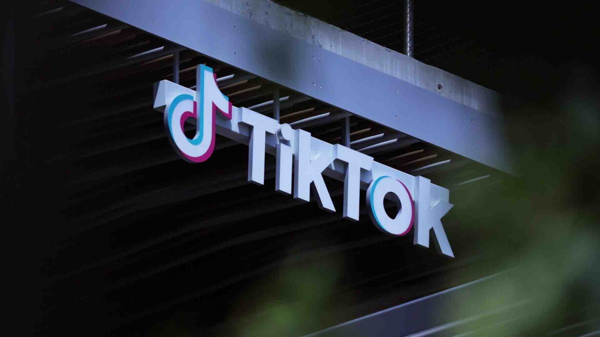 L’Ue rafforza i controlli sulle app e si allinea agli Stati Uniti sul ban a TikTok