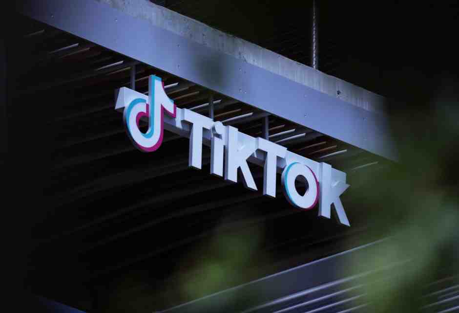 L’Ue rafforza i controlli sulle app e si allinea agli Stati Uniti sul ban a TikTok