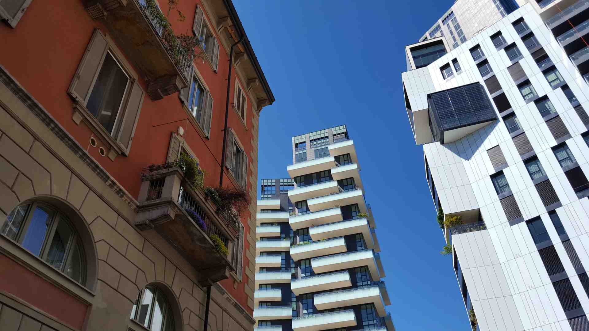 Il mattone è in bilico in mezzo mondo, ma l’Italia ha imparato la lezione