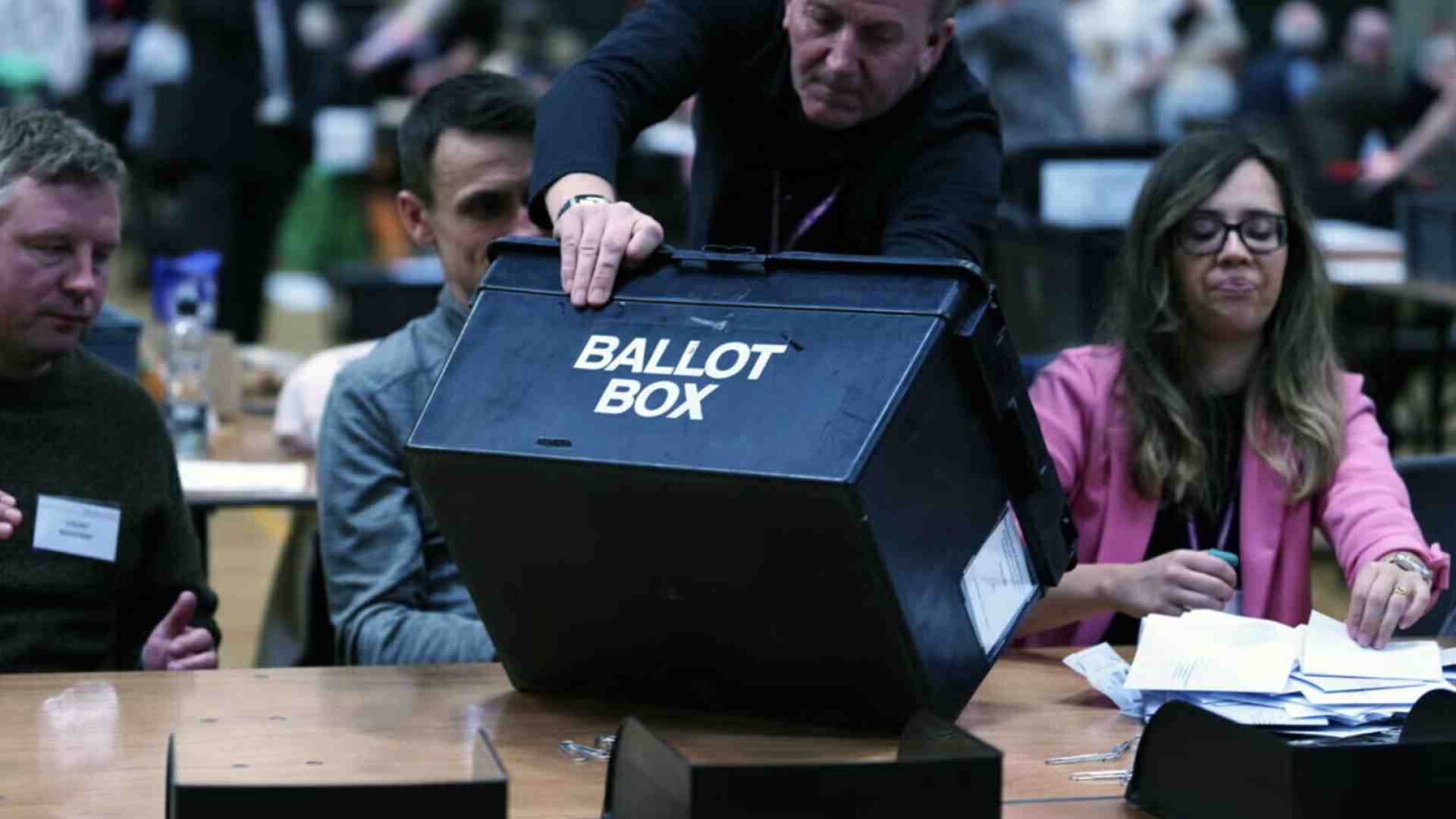 Al voto inglese perdono i Tory, il Labour vince e il Reform uk risorge. Sunak sembra salvo (per ora)