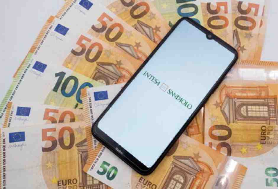 I numeri record di Intesa costringono Meloni a fare una scelta