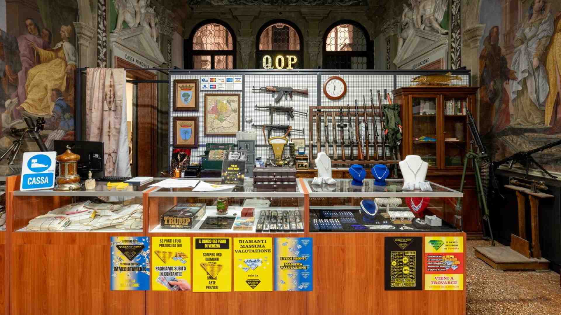 Mostra d’arte o banco dei pegni? La sfida di Christoph Büchel, che ha trasformato Ca’ Corner