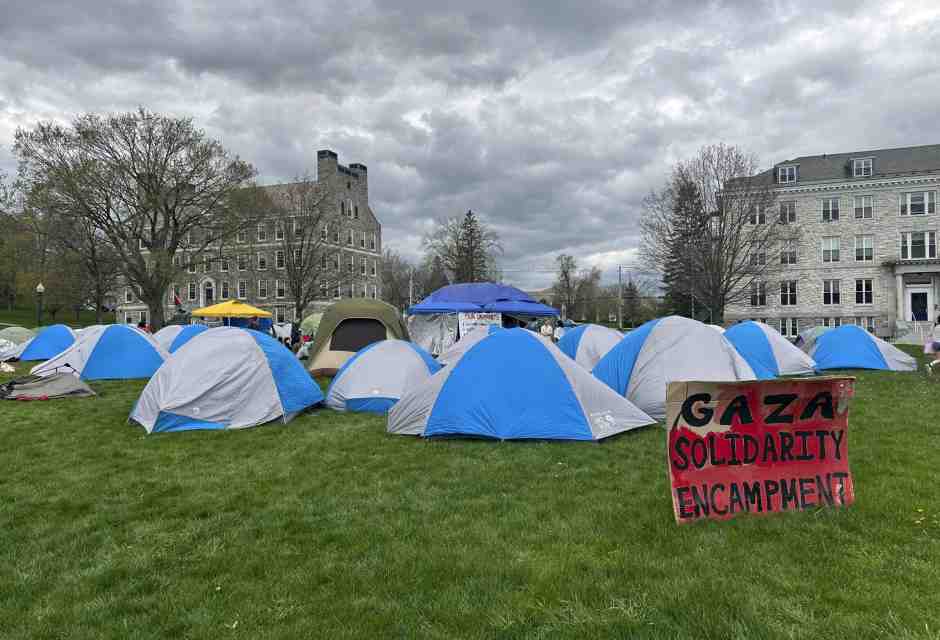 La Columbia assediata cancella la consegna delle lauree