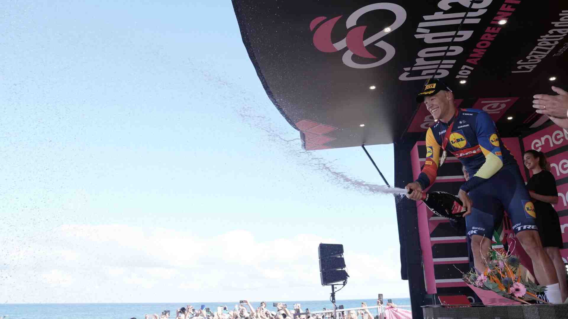 Jonathan Milan tra l'Aurelia e il mare