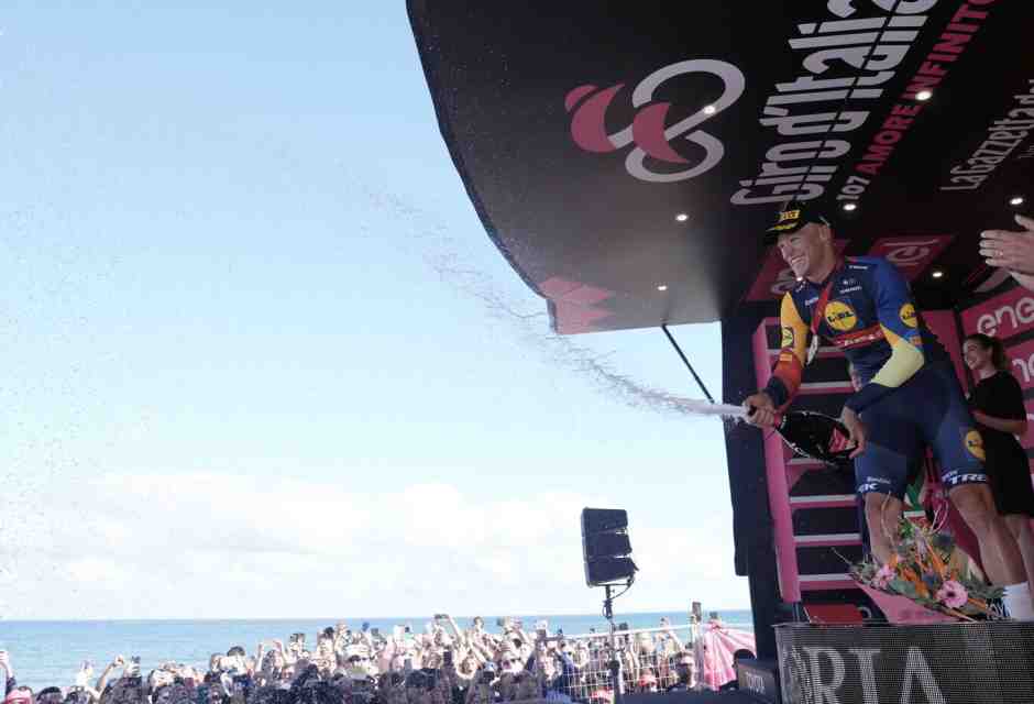 Jonathan Milan tra l'Aurelia e il mare