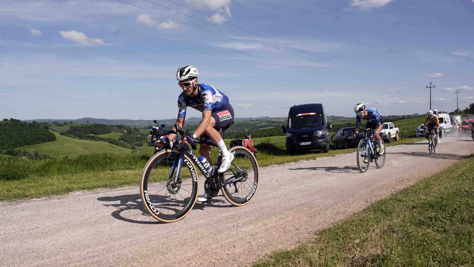 Al Giro d'Italia polvere di Julian Alaphilippe