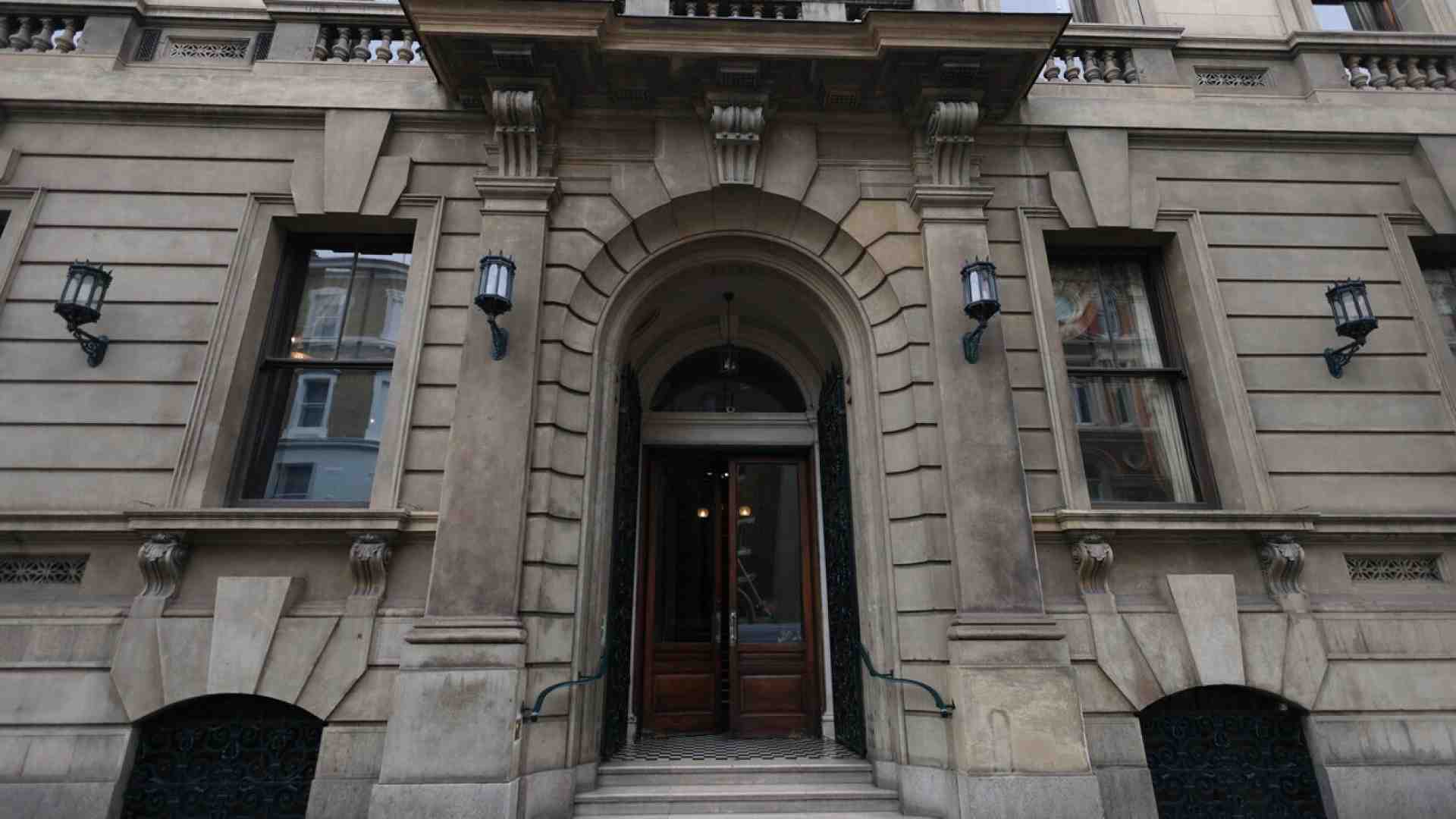 Dopo 200 anni il Garrick club apre alle donne