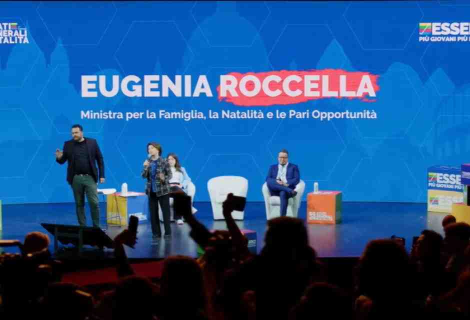 La ministra Roccella contestata agli Stati generali per la Natalità: salta l'intervento