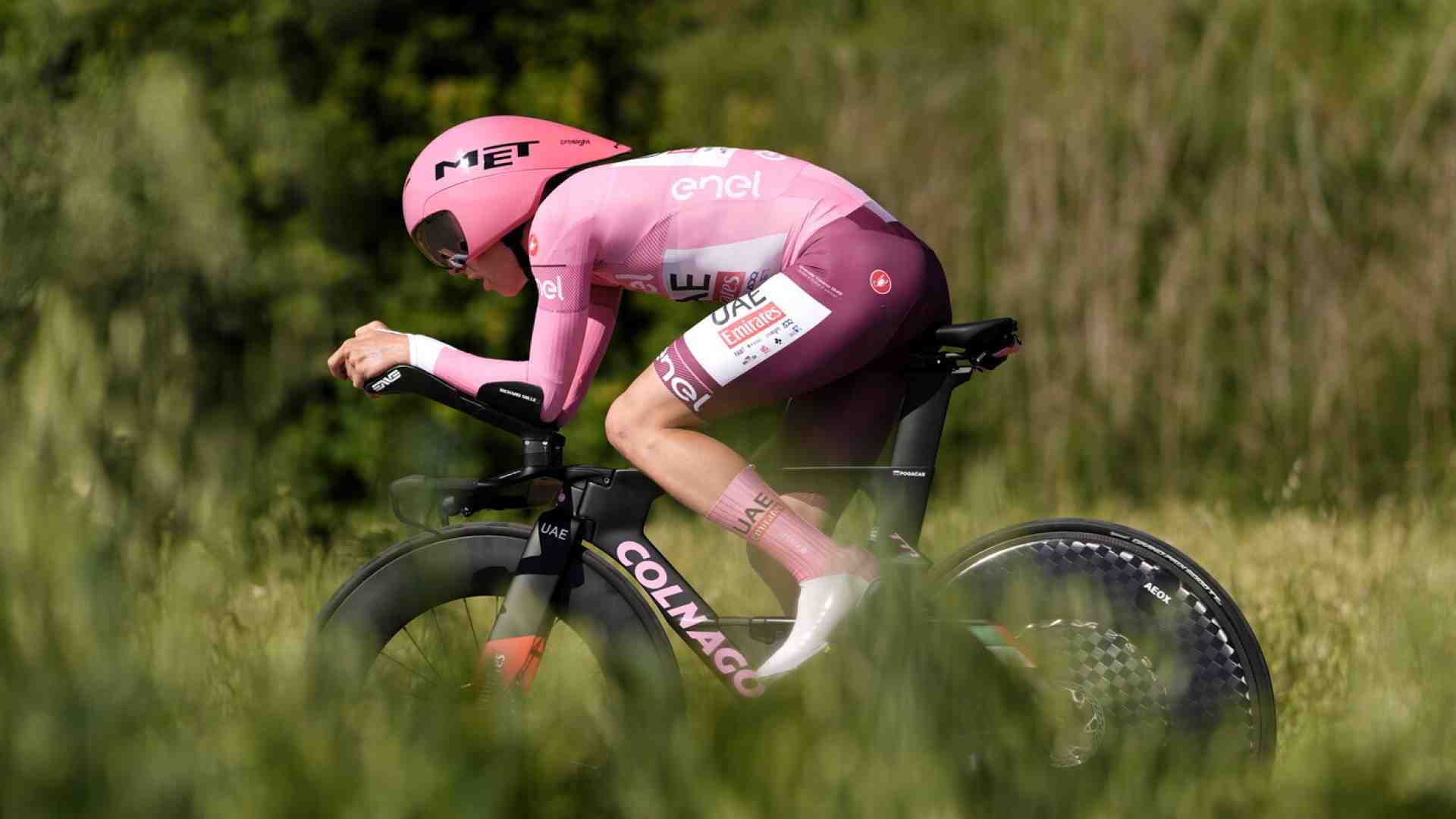 La levitazione di Tadej Pogacar