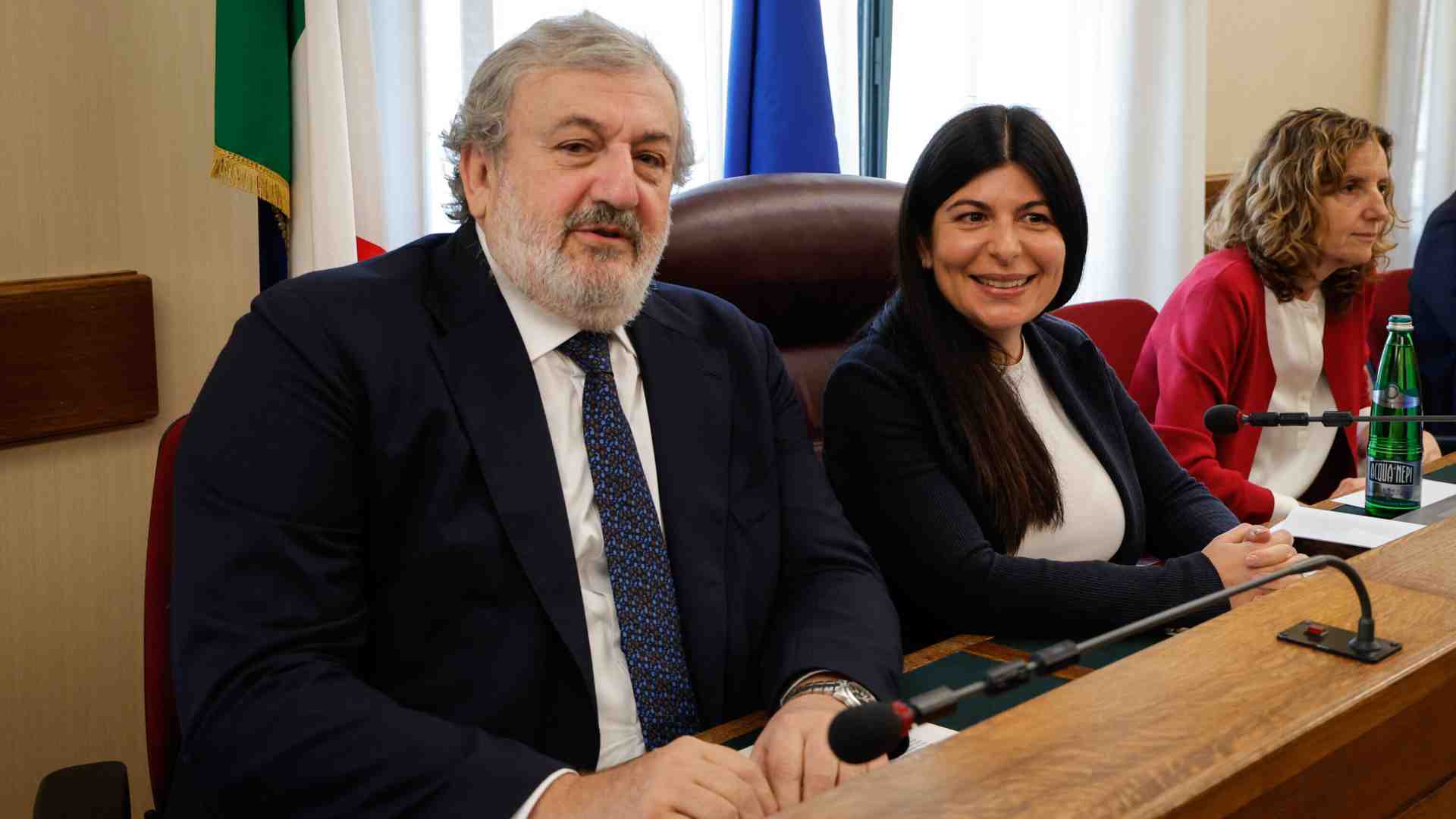 L’autofiction di Emiliano sotto il fuoco delle domande in Commissione Antimafia