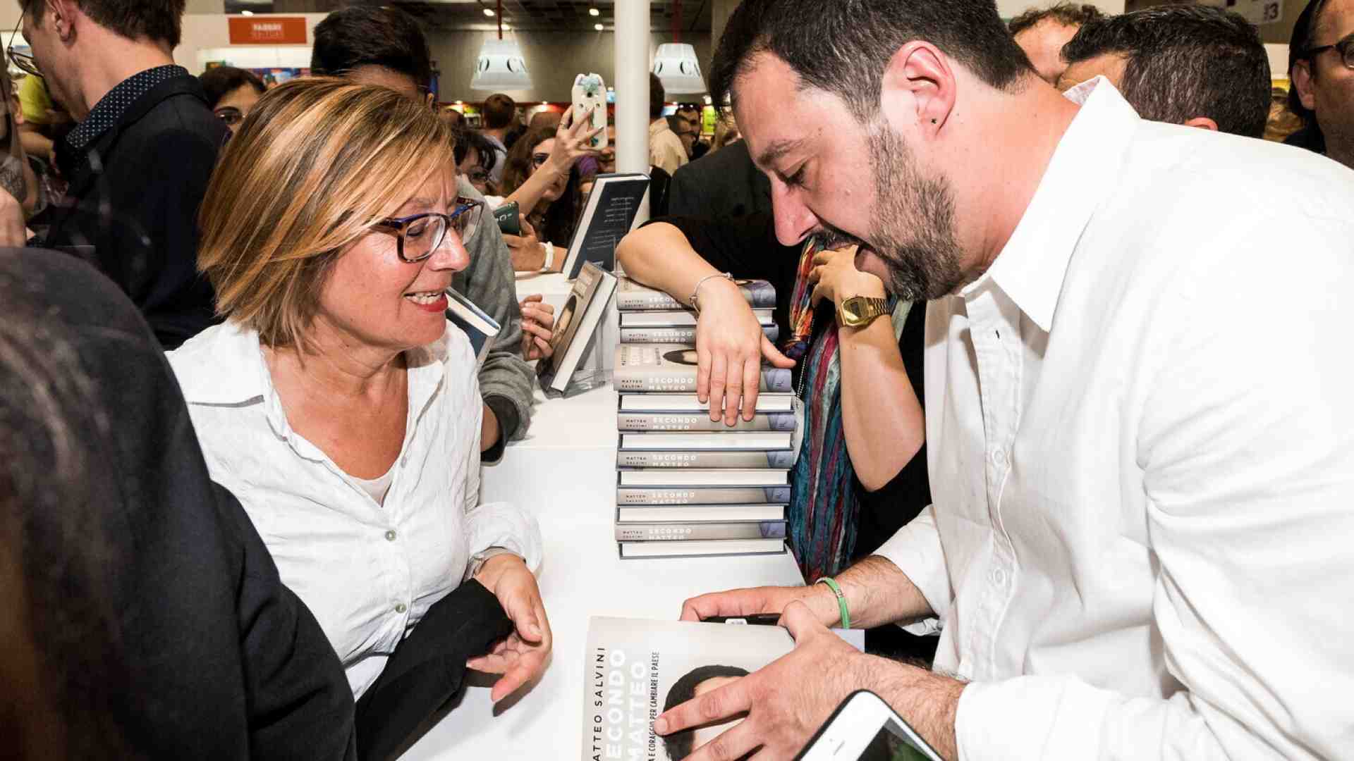 Al Salone, Salvini fa il vice Vannacci: niente contestatori, ma i numeri del libro non tornano