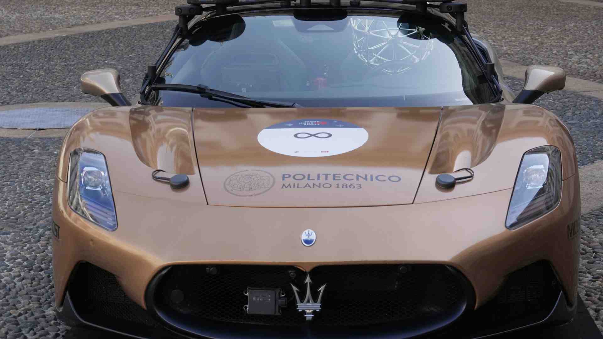 007 ha cambiato macchina. Viaggio sulla nuova Maserati elettrica e a guida autonoma