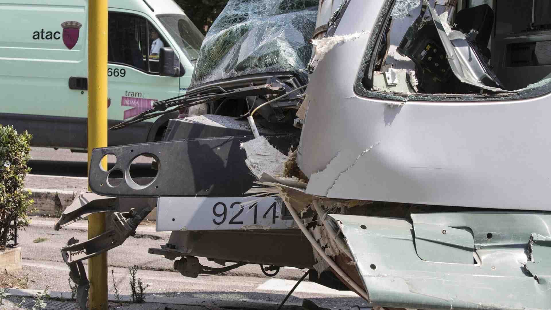 Cristo si è fermato su ponte Sublicio. Storia surreale di un tram