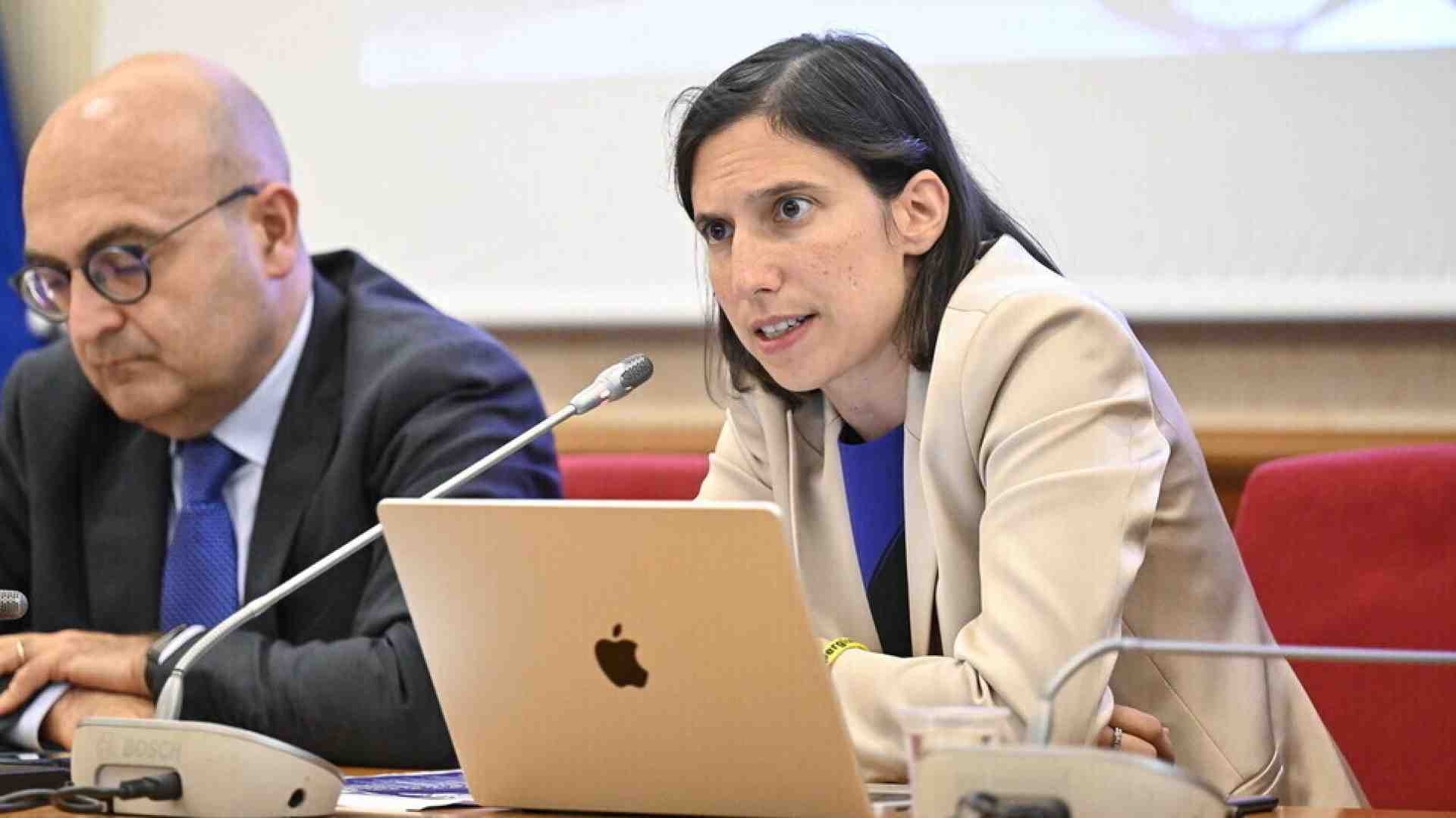 Tutti con Elly. In segreteria solo in tre non firmano i referendum della Cgil