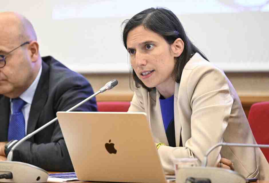 Tutti con Elly. In segreteria solo in tre non firmano i referendum della Cgil