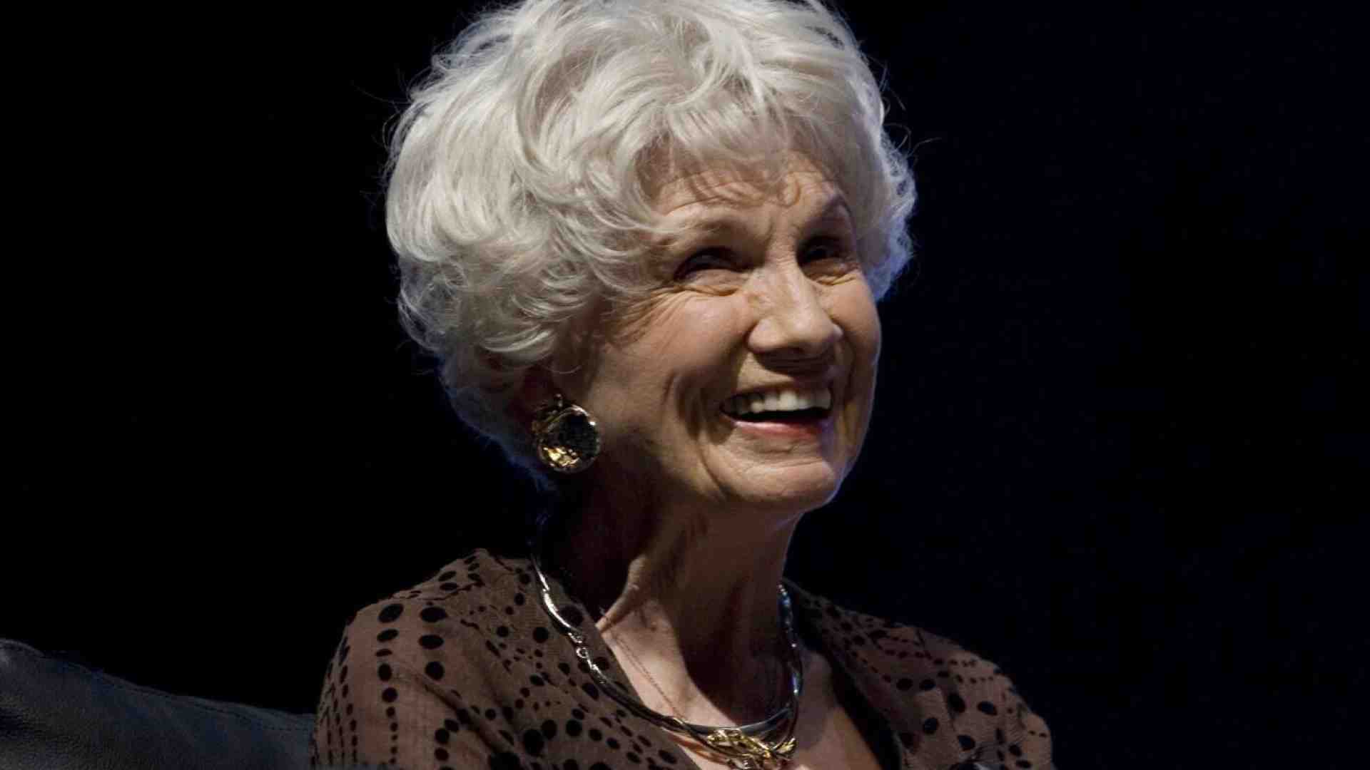È morta Alice Munro. La densità morale ed emotiva dei romanzi, nel cristallo dei racconti
