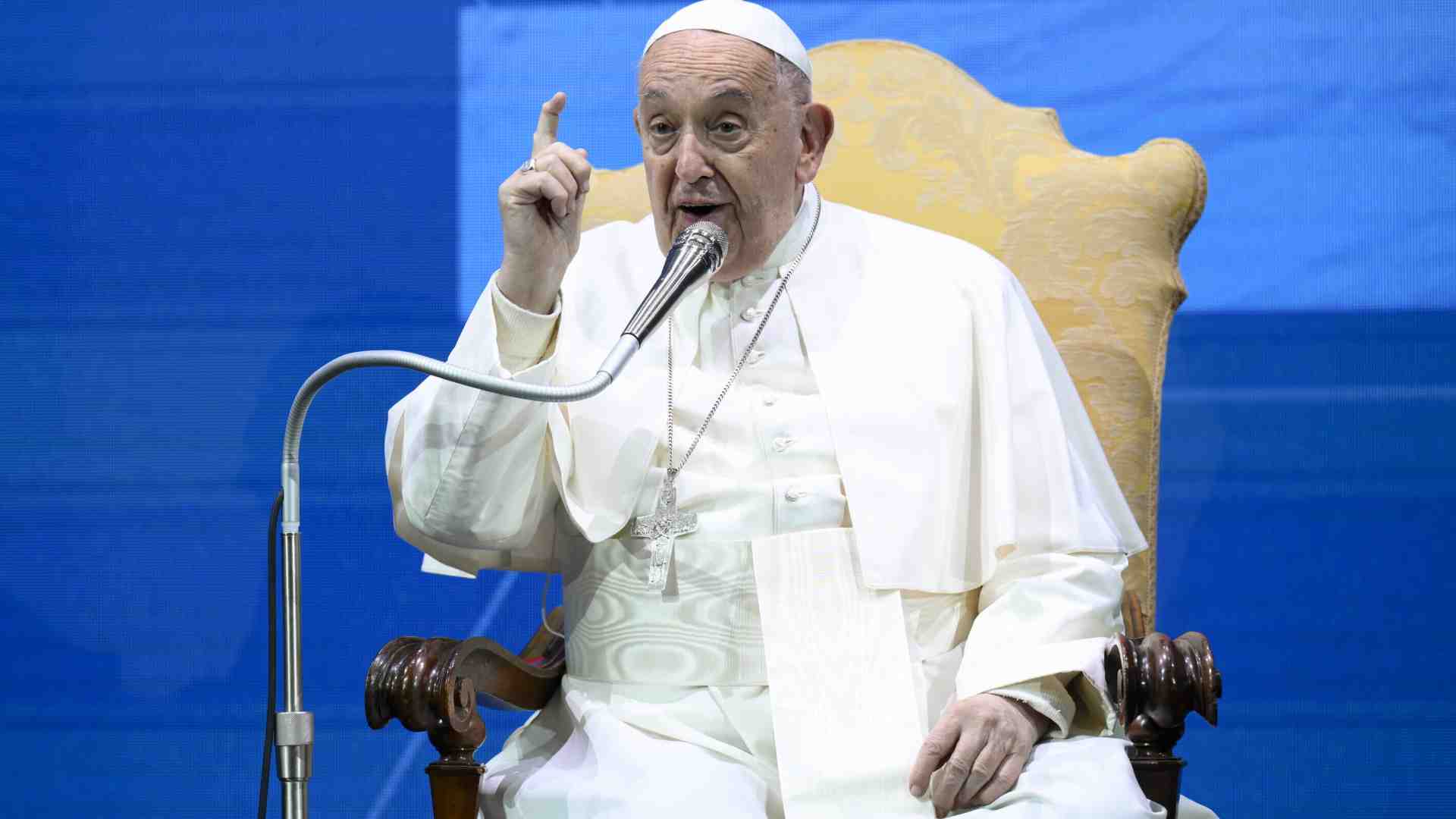 Come trasformare il Papa in icona antifa