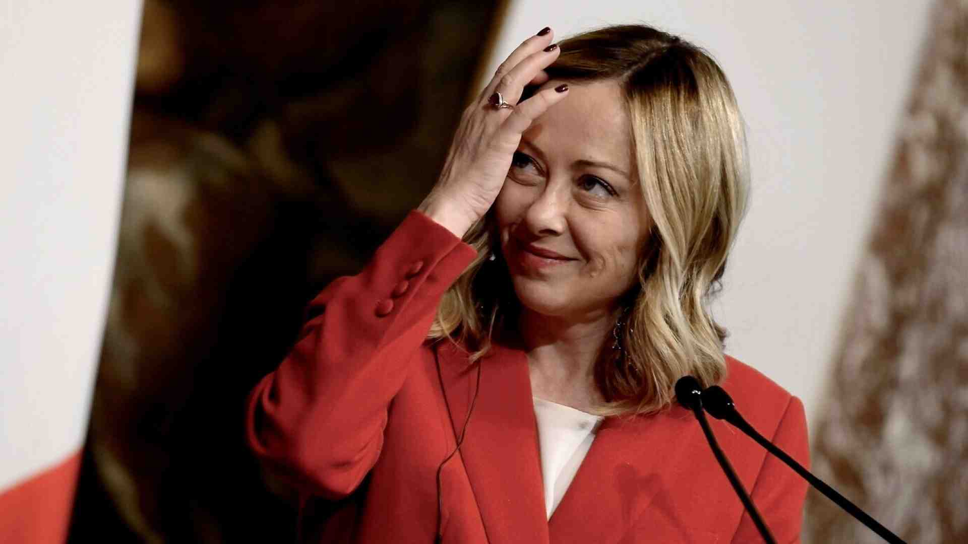 Cresce FdI, cala il Pd: i sondaggi in attesa del duello tv Meloni-Schlein