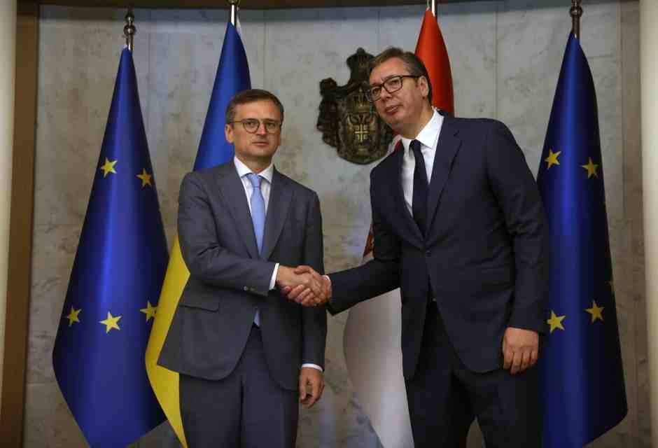 La misteriosa visita di Kuleba a Belgrado e il doppio gioco di Vucic