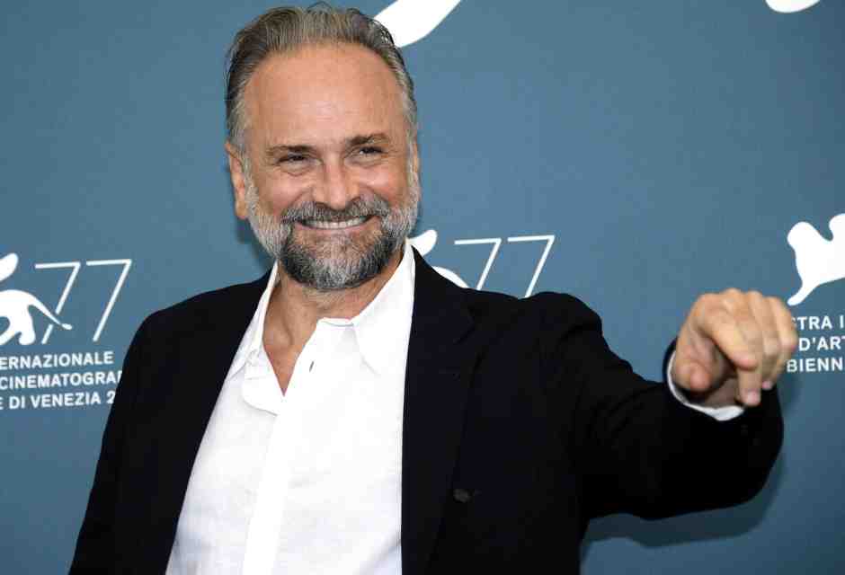 Mussolini, Tolkien e Pino Insegno: colloquio con Massimo Popolizio