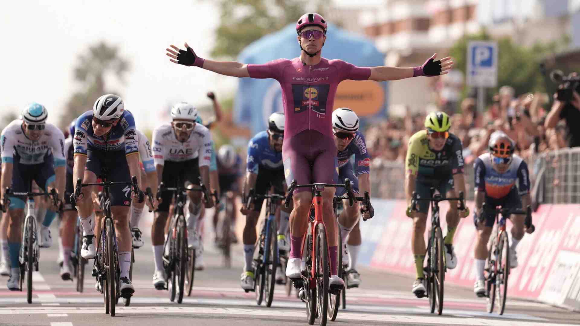 Jonathan Milan tra i bisonti d'Abruzzo