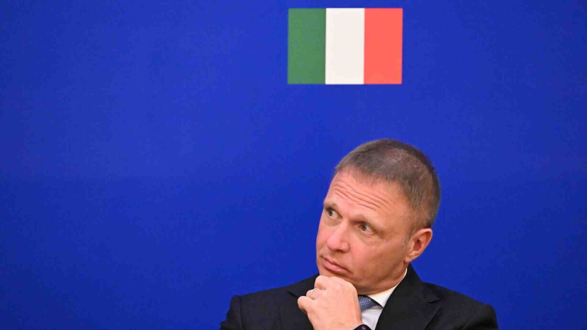 Accostò Lollobrigida al nazismo: prosciolta. Il ministro: "Offeso dal paragone, ma rispetto la magistratura"