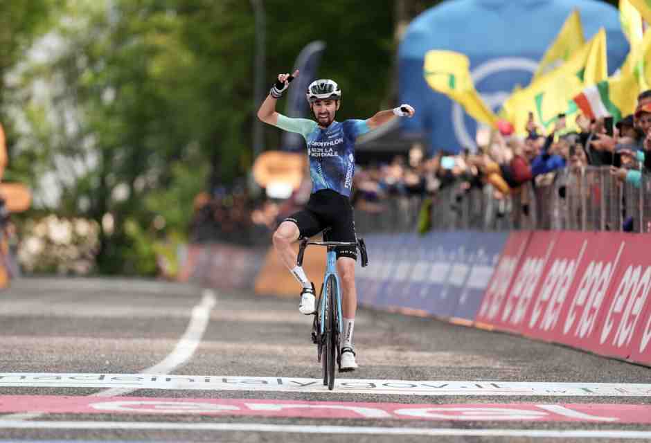 Al Giro d'Italia Valentin Paret-Peintre ha pareggiato i conti