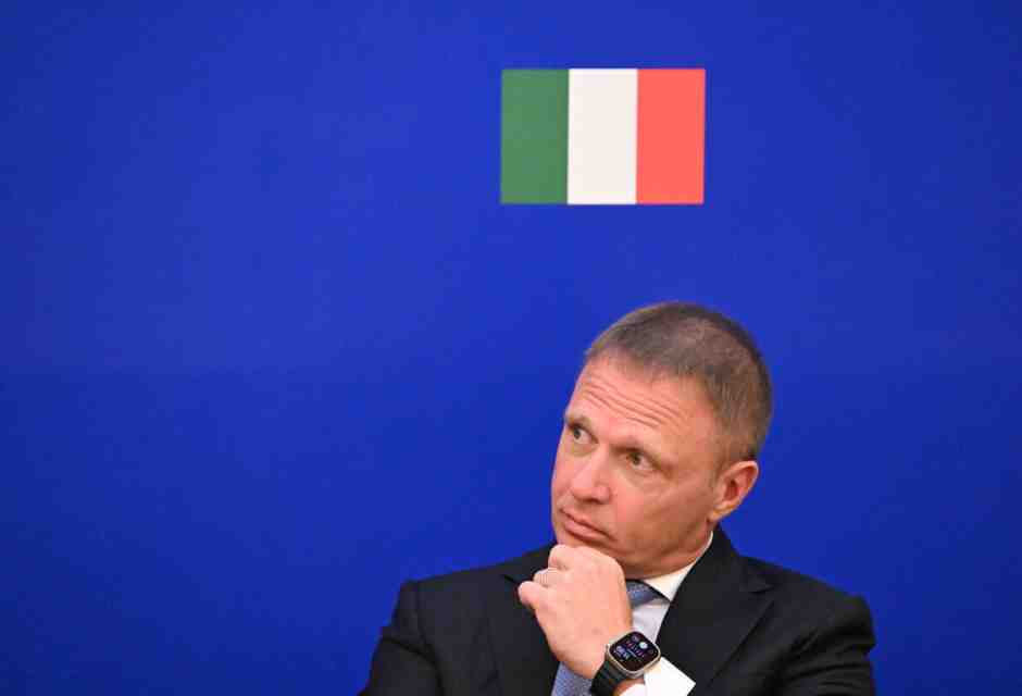 Accostò Lollobrigida al nazismo: prosciolta. Il ministro: "Offeso dal paragone, ma rispetto la magistratura"