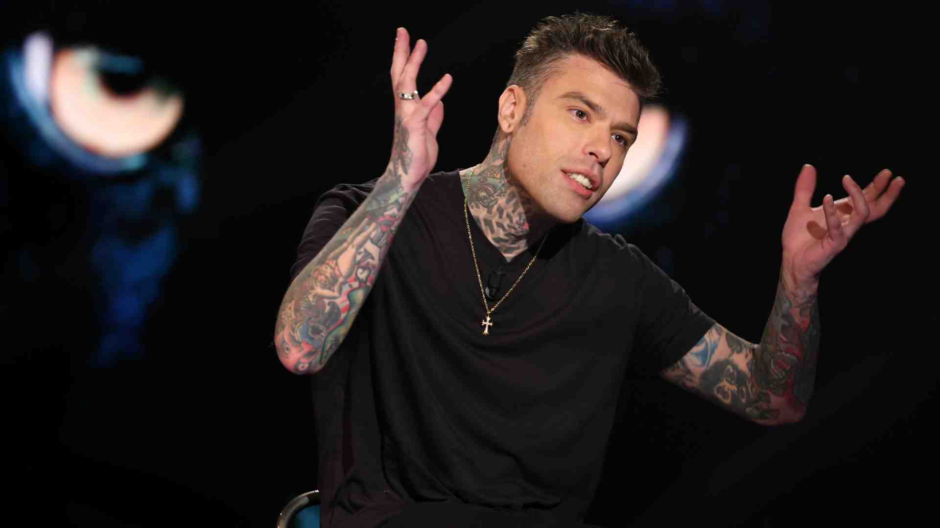 Bad Fedez è tornato. Ma un giorno si sveglierà e si chiederà: chi sono io davvero?