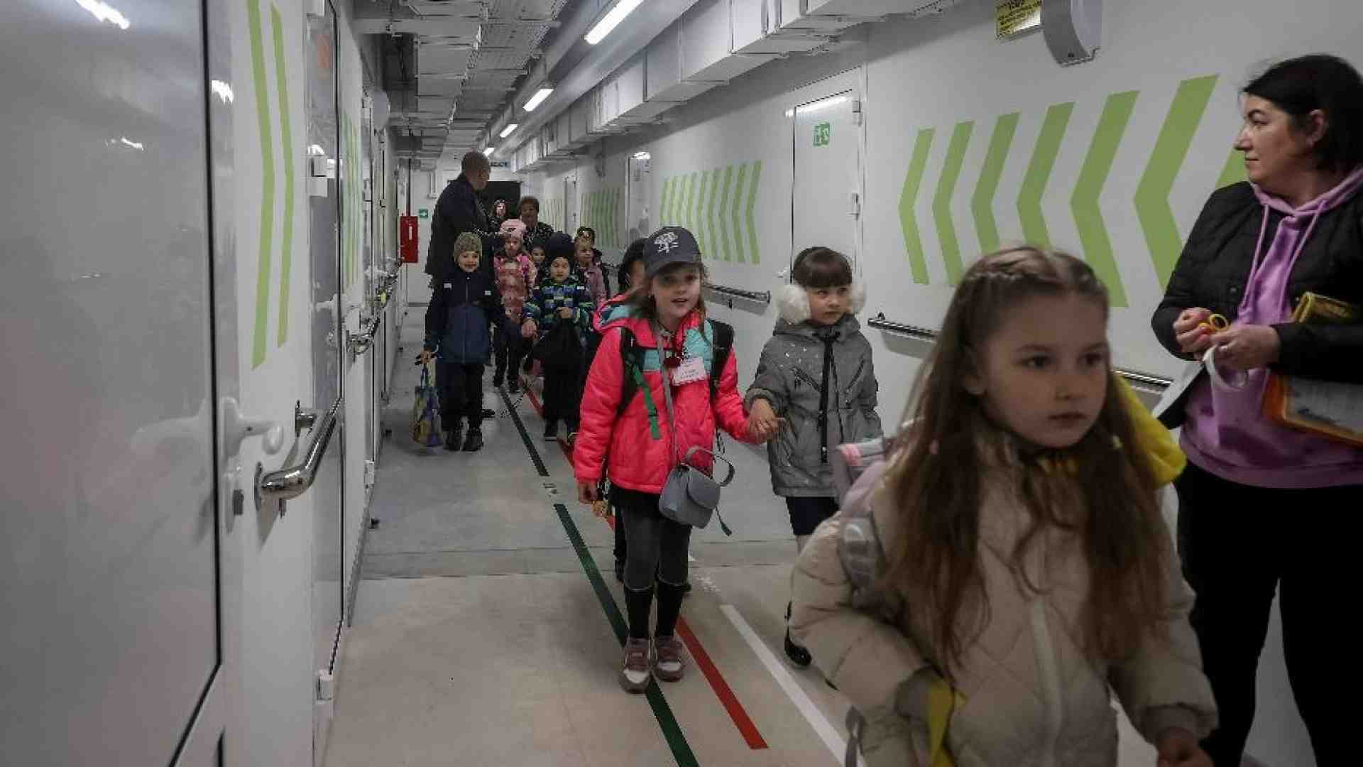 Apre la prima scuola sottoterra anti-missile. «Segno di speranza» per Kharkiv
