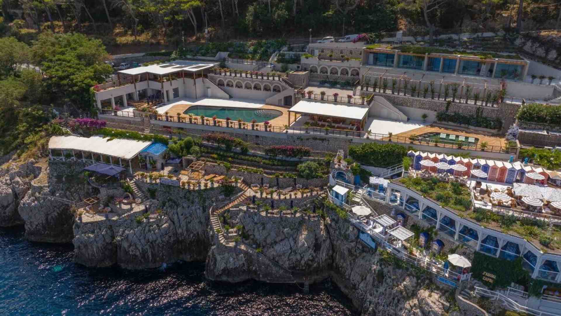 A Capri la pizza d'autore di Franco Pepe sbarca direttamente sulle acque della Grotta Azzurra