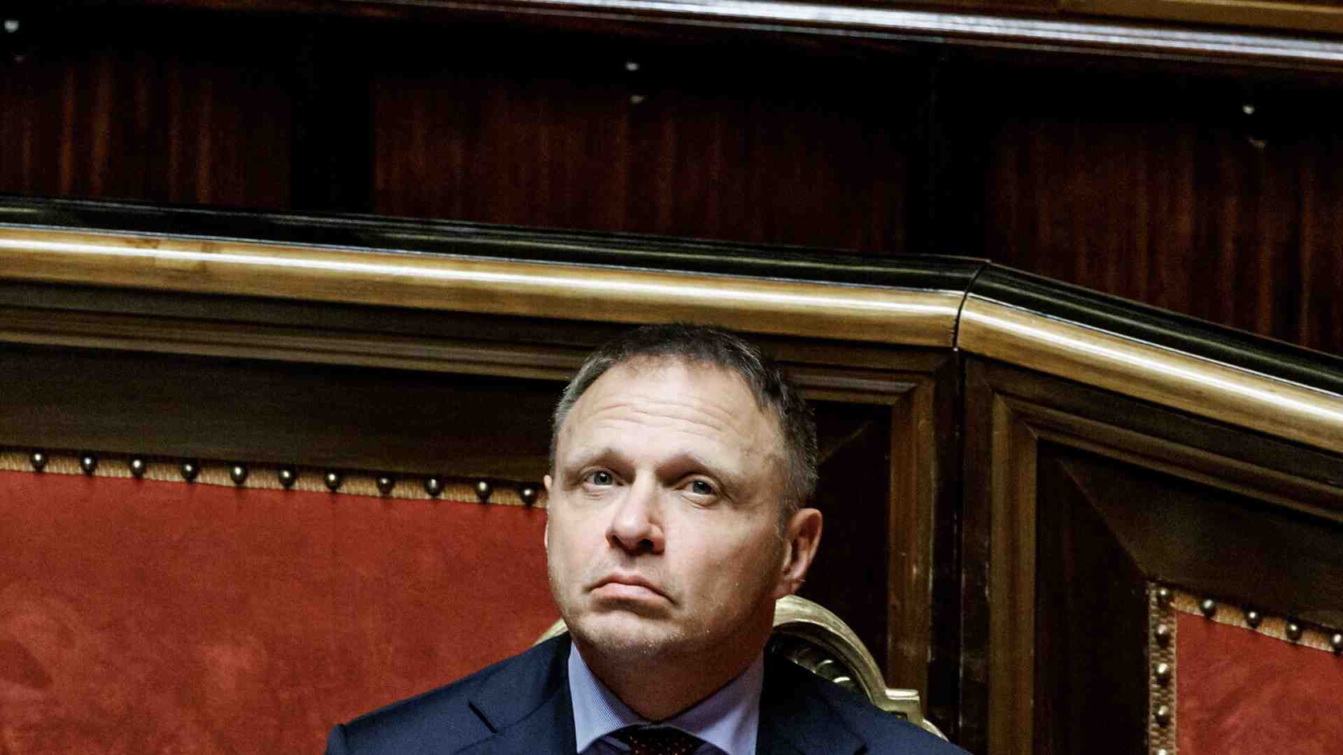 La "dolce vita" di Lollobrigida, doppi uffici, risorse, i dirigenti riluttanti mandati a "studiare"