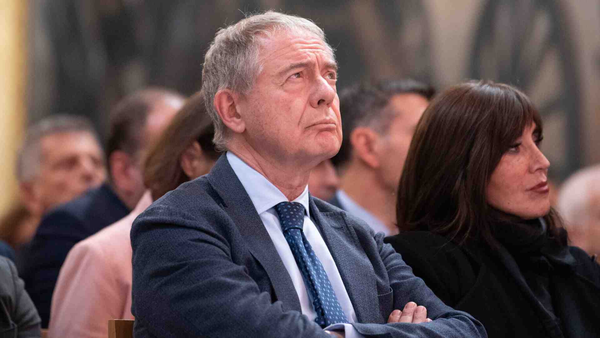 Urso senza carrello. L’impresa del ministro delle Imprese