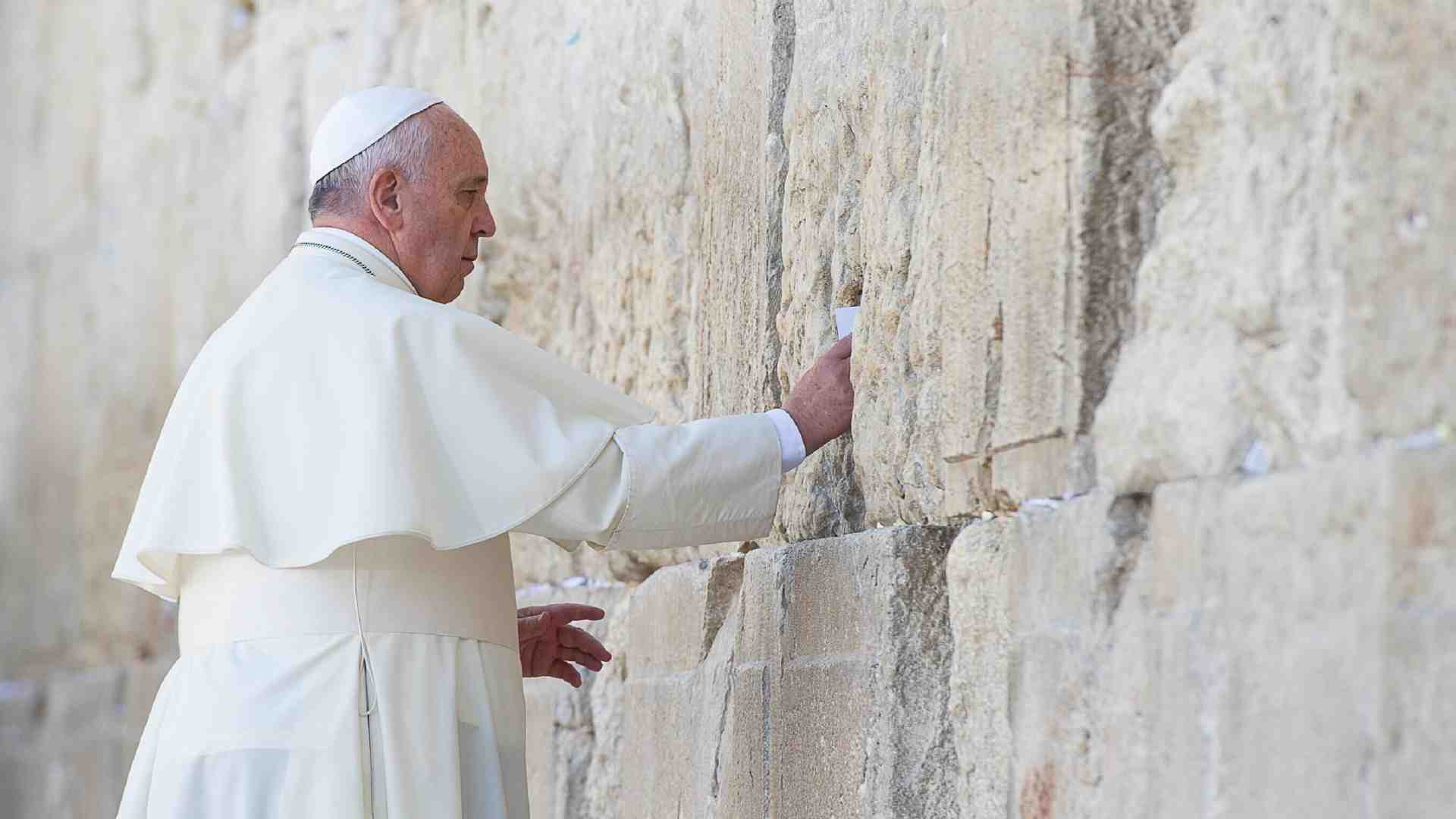 Ebrei e cattolici mai così distanti. Ecco perché (c'entra anche il Papa)