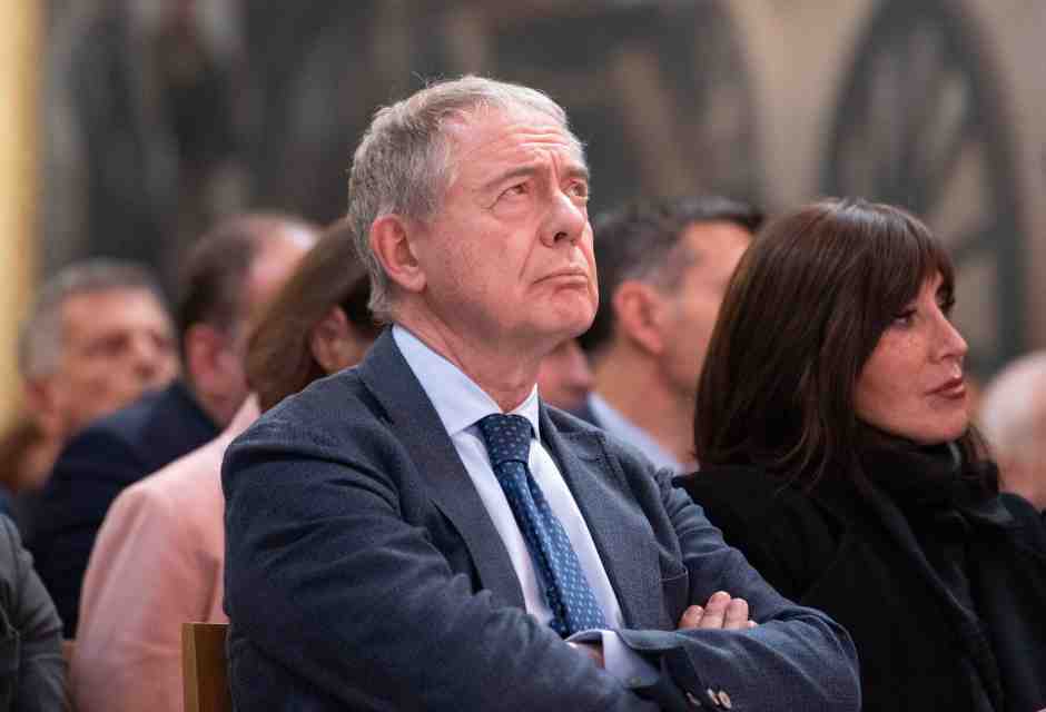 Urso senza carrello. L’impresa del ministro delle Imprese