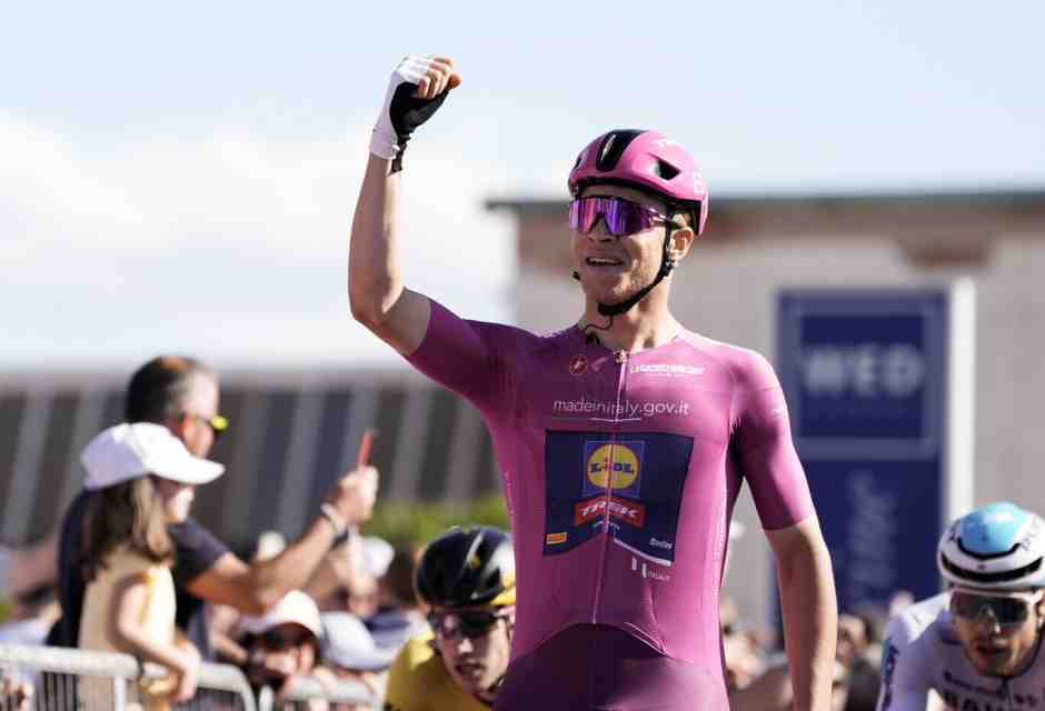 Jonathan Milan sventa il golpe del vento