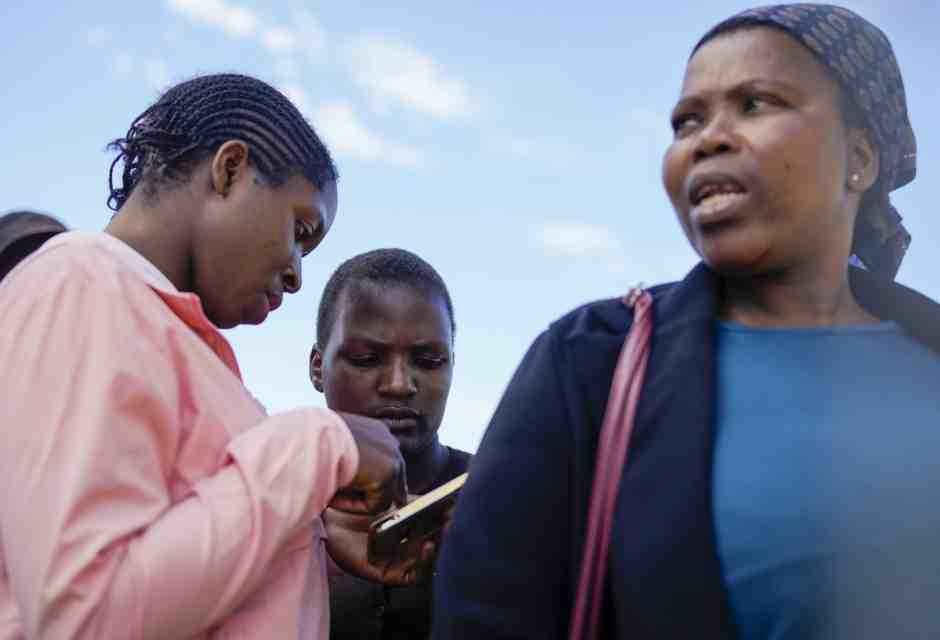 Nove persone venute qui dal Ruanda. Aiutarsi e consolarsi, ecco come si fa