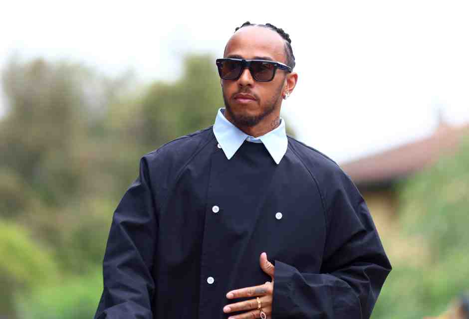 Il primo weekend da ferrarista di sir Lewis Hamilton