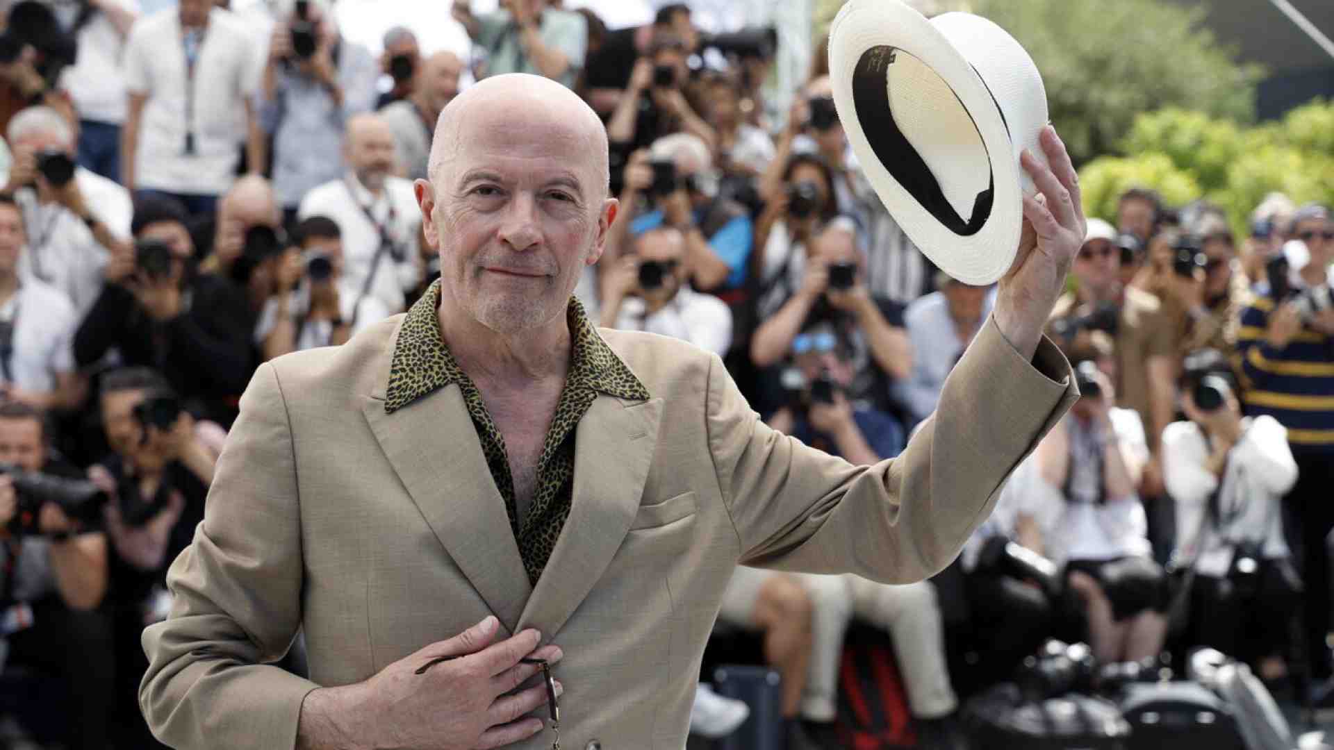 Dal popolo festivaliero un solo grido: la Palma al gangster musical messicano