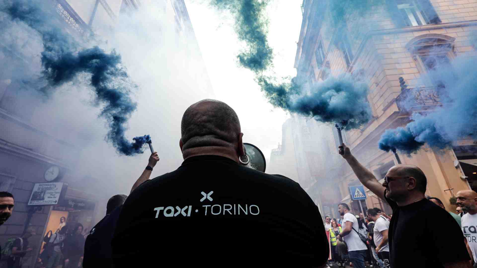 È il giorno dello sciopero dei taxi contro il governo pro-taxi